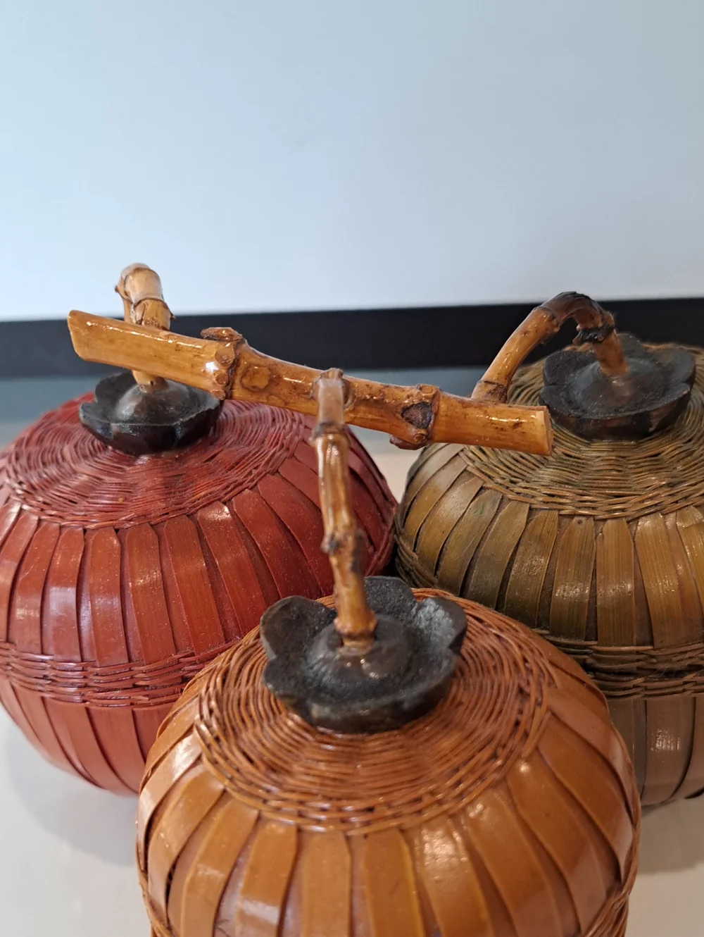 Vtg Shanghai Handcrafted 3 Piece Interconnected Wicker Fruit Basket Set